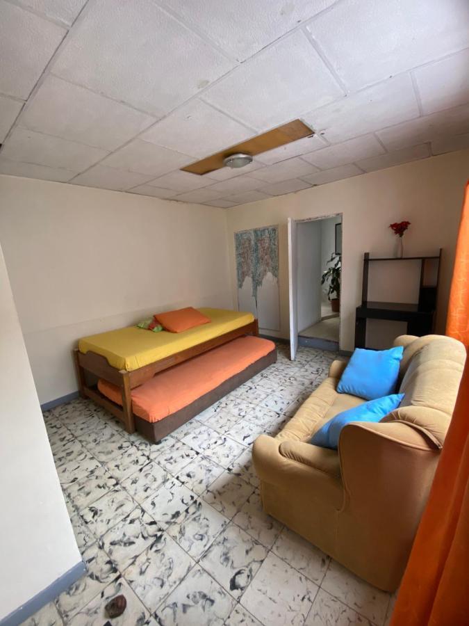 Hostal Casa Las Tias Медельїн Екстер'єр фото
