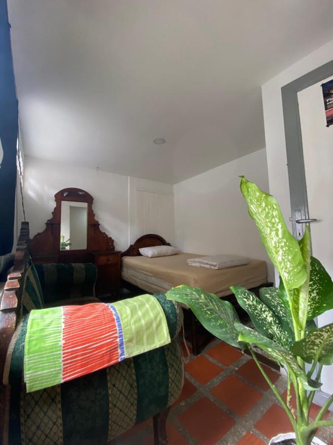 Hostal Casa Las Tias Медельїн Екстер'єр фото