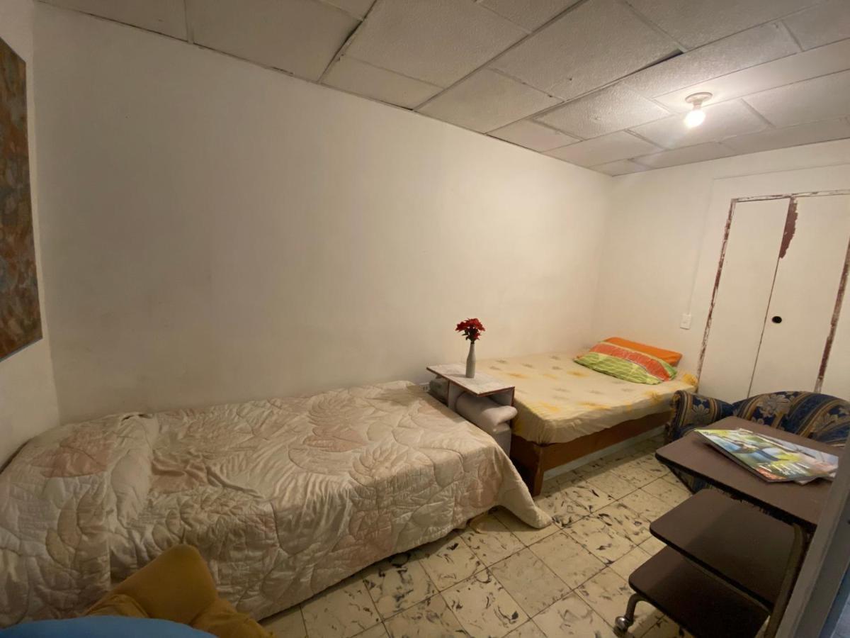 Hostal Casa Las Tias Медельїн Екстер'єр фото